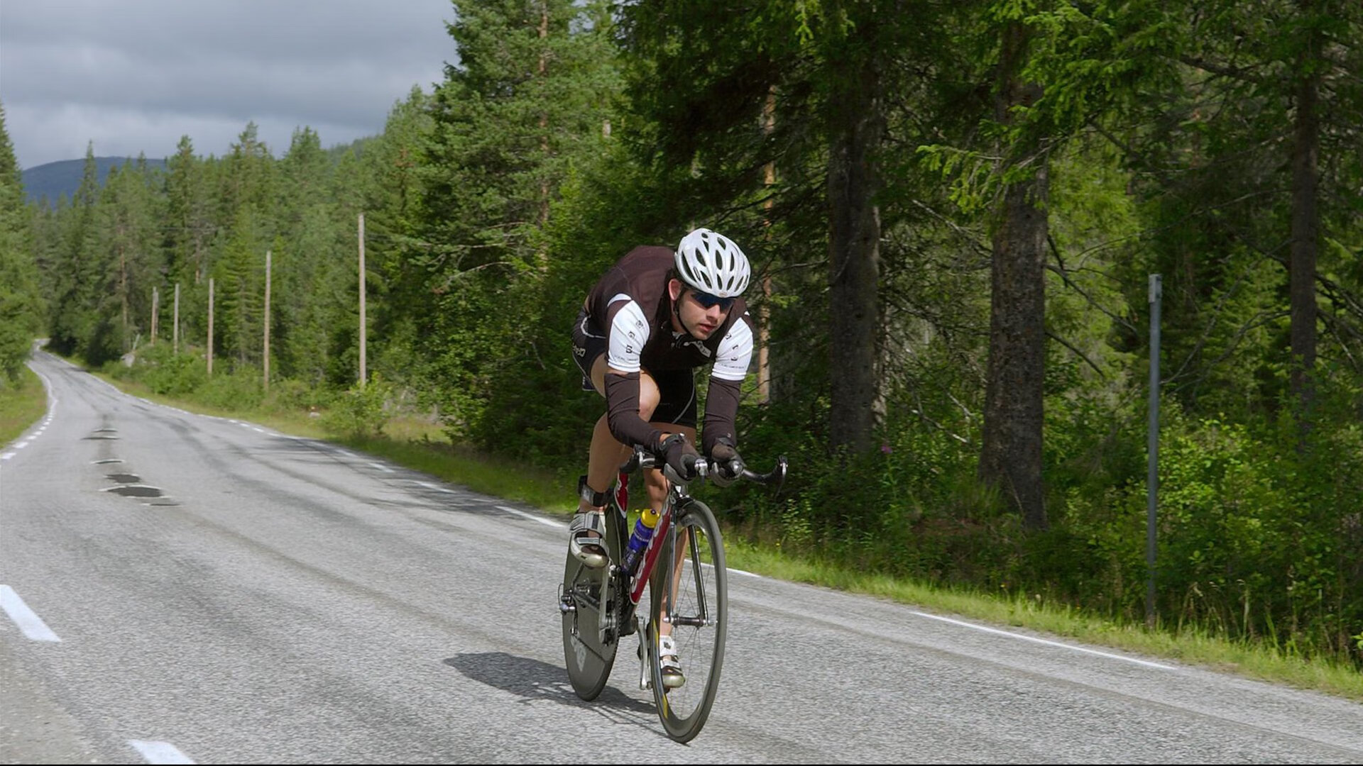 新一代轮胎：提升速度与安全性，新型轮胎